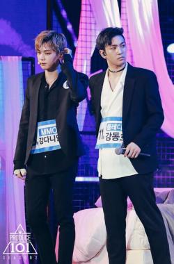 [스타근황] ‘프듀2’ 강다니엘-강동호, 블랙수트로 매력 과시 ‘국프 맘을 열어줘’