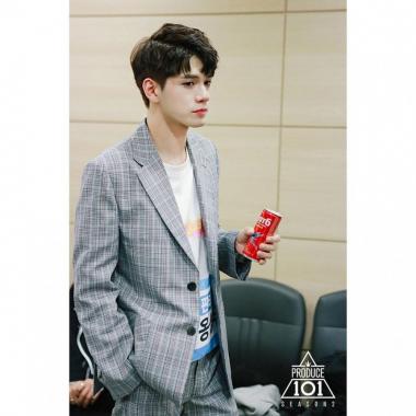 [스타근황] ‘프로듀스 101 시즌2’ 옹성우, 굴욕 없는 옆모습 과시 “역시 옹 체고옹”