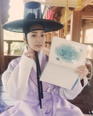 [스타근황] ‘7일의 왕비’ 박민영, 남장 사진 새삼 화제…‘한복이 정말 잘 어울려요’