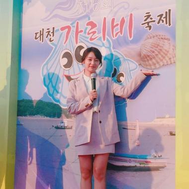 [스타 인스타그램] 김지원, 가리비 축제 앞에서 찰칵…‘애라 취직했니?’