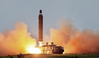 ‘무수단 미사일’ 무엇이기에?…‘북한이 개발한 사정거리 3,000~4,000km 안팎의 중거리 탄도미사일’