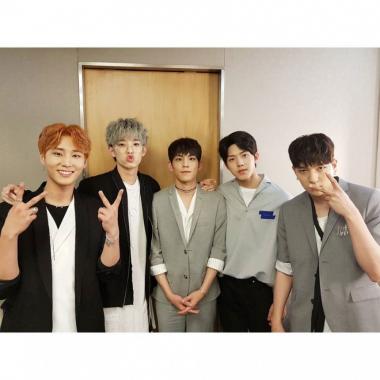 [스타근황] 데이식스(DAY6), 훈훈한 비주얼 화제 “잘생긴 애 옆에 잘생긴 애”