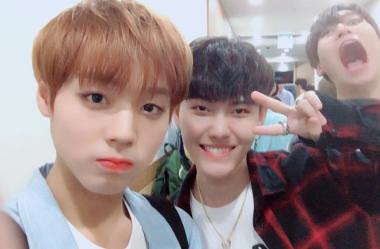 [스타근황] ‘프로듀스101 시즌2’ 임우혁, 워너원 박지훈-이건희와 찍은 사진 공개