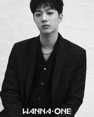 [스타근황] 라이관린, 흑백사진 속 돋보이는 훈훈한 비주얼…‘시선 강탈’