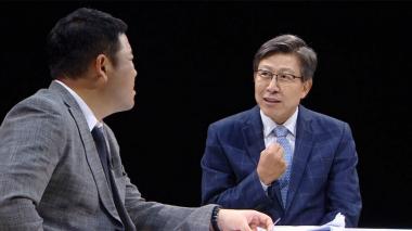 ‘썰전’ 박형준 교수, 유시민 작가와 첫 설전…‘주제는 한미 정상회담’