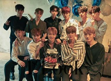 워너원(Wanna One), 화보 비하인드컷 공개…‘11명의 여름 소년들’