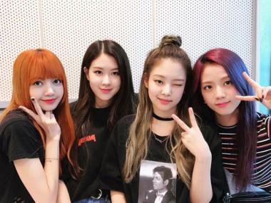 [스타근황] ‘최파타’ 블랙핑크(BLACKPINK), 사랑스러운 인증샷 공개…‘예쁜 애 옆에 예쁜 애’