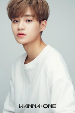 이대휘 개인프로필 공개…‘여심 녹이는 눈빛’