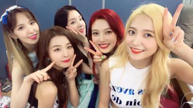 [근황] 레드벨벳(Red Velvet), 첫 단독 리얼리티 소식에 근황은?…‘옹기종기 모인 예쁜이들’