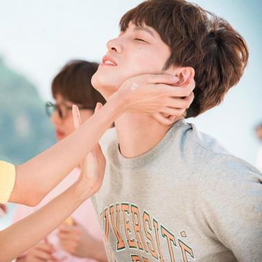 [근황] ‘맨홀’ 김재중, 멍뭉미 발산하는 사진 공개 “멍뭉이 필”