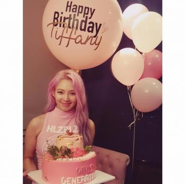 [근황] 소녀시대(SNSD) 효연, 티파니 생일 축하…‘우정 과시’