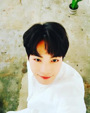 [근황] ‘밤도깨비’ 김종현, 어떤 각도로 찍어도 미모는 못 숨겨