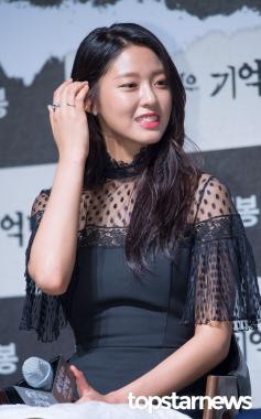 [HD포토] 에이오에이(AOA) 김설현, ‘쑥스러워 괜히 머리 넘김’