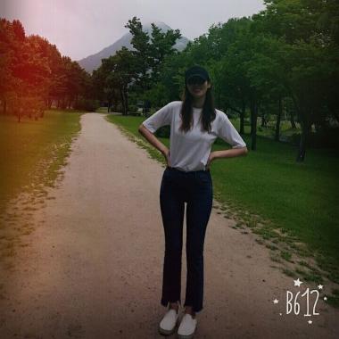 [근황] 김소연, 데뷔 때와 똑같은 미모 ‘긴 다리 눈길’