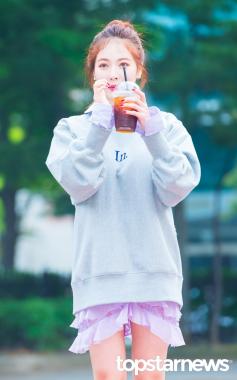 [HD포토] 현아(HyunA), ‘커피와 함께하는 출근길’