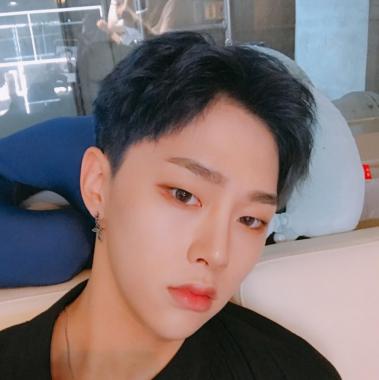 ‘잘봐줘 JBJ’ 권현빈, 물오른 미모 과시하며 근황 공개 “데뷔가 코앞이네요”