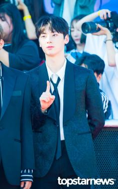 [HD포토] 워너원(WannaOne) 황민현, ‘햇빛도 질투하는 미모’