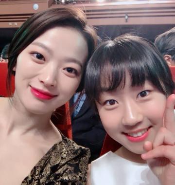 ‘여중생a’ 김환희, 천우희와 다정한 모습 뽐내 “뭣이중한디”