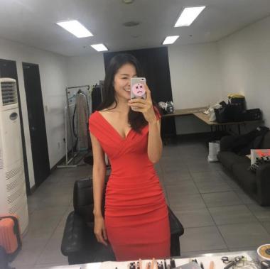 [근황] 김성은, 몸매 드러나는 빨간 드레스 입고 섹시미 발산…‘애엄마 맞아?’