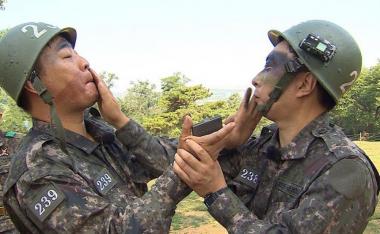 ‘무한도전’ 정준하·박명수, 서로 위장크림 발라주는 모습 새삼 화제 “진짜사나이”