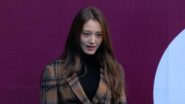 [HD영상] ‘2018 S/S 헤라서울패션위크’ 김재경, 가을에 어울리는 자켓