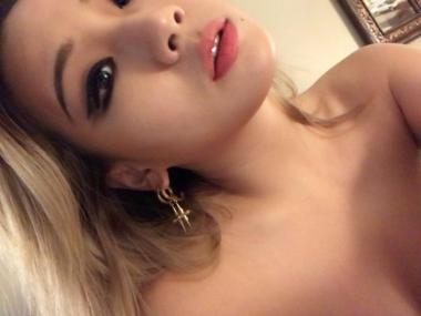 [근황] ‘믹스나인’ 씨엘(CL), 어깨 드러낸 매혹적 사진 공개… ‘섹시미 시선 강탈’