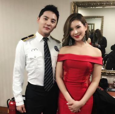 [근황] ‘경찰의 날’ 김준수·정선아, 3년 만에 재회한 커플…‘제복과 드레스’