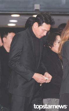 [HD포토] 故 김주혁 발인식, ‘발인식 참석한 황정민’