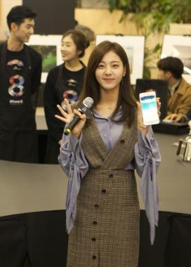 설인아, SK텔레콤 아이폰8 출시행사 참석…‘현장 밝히는 청순 미모’