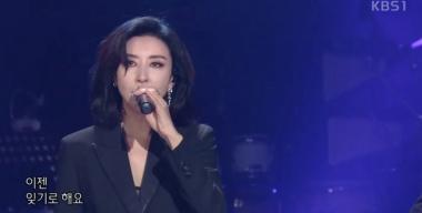 [리뷰] ‘콘서트7080’ 김완선, ‘김완선 밴드’의 보컬로 전격 등장…‘나이 잊은 동안 미모의 가수’
