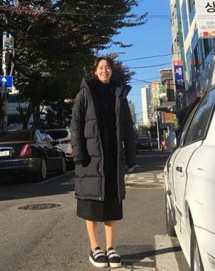 [근황] ‘황금빛 내 인생’ 신혜선, 롱패딩 착용으로 귀여움 강화