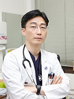 ‘귀순 북한군’ 치료, 이국종 교수가 맡아… ‘국내 중증외상분야 최고자’