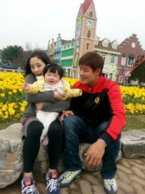 이지영, 남편 민병헌·귀여운 아기와 함께…‘행복한 가족의 모습’