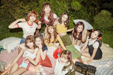 트와이스 (TWICE), ‘라이키’ 국내가수 최초 5연속 ‘트리플 크라운’ 달성