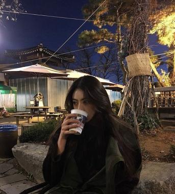 [근황] 정다래, 시크한 겨울여자 분위기 풍기며… ‘커피 한 잔 어때요?’