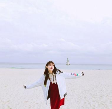 ‘피파온라인3’ 김소혜, 해변가에서도 빛나는 비주얼