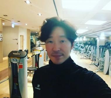 [근황] 엄기준, 꾸밈없는 셀카 공개…“해장은 역시 운동”