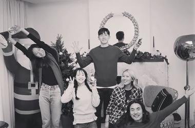 윤승아♥김무열, 동네 절친들과 함께한 성탄절…‘따뜻한 풍경’