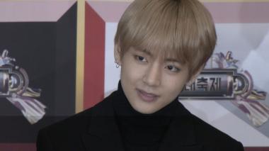 [HD영상] 방탄소년단(BTS) 뷔, 2분동안 아무 생각없이 생일인 태형이 얼굴보기