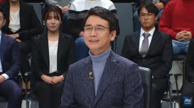 [JTBC 신년특집 토론회] ‘썰전’ 유시민 작가, 손석희 앵커에게 “신년 토론 졸업할 때 된 듯”