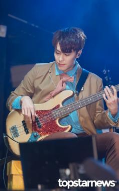 [HD포토] 엔플라잉(N.Flying) 권광진, ‘베이스 치는 남자’