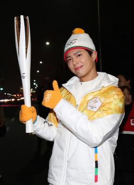 박보검-마마무, 2018 평창동계올림픽 성화봉송주자로 희망의 불꽃 전달