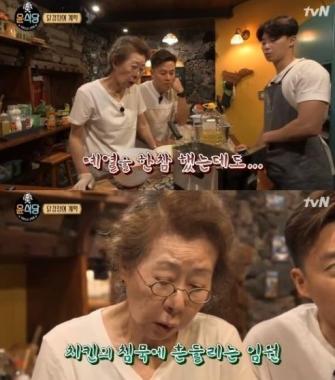 ‘윤식당2’, 뜨거운 인기에 ‘윤식당 튀김기’까지 화제…“박서준은 요리 천재?”