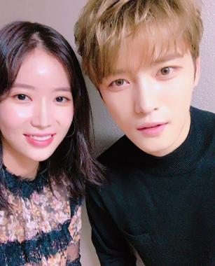 [근황] 임수향, JYJ 김재중과 다정한 셀카… “오랜만에 만나 수다 한 판”